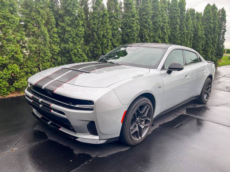 dodge-charger-scatpack-2026-01-exterior-front-angle