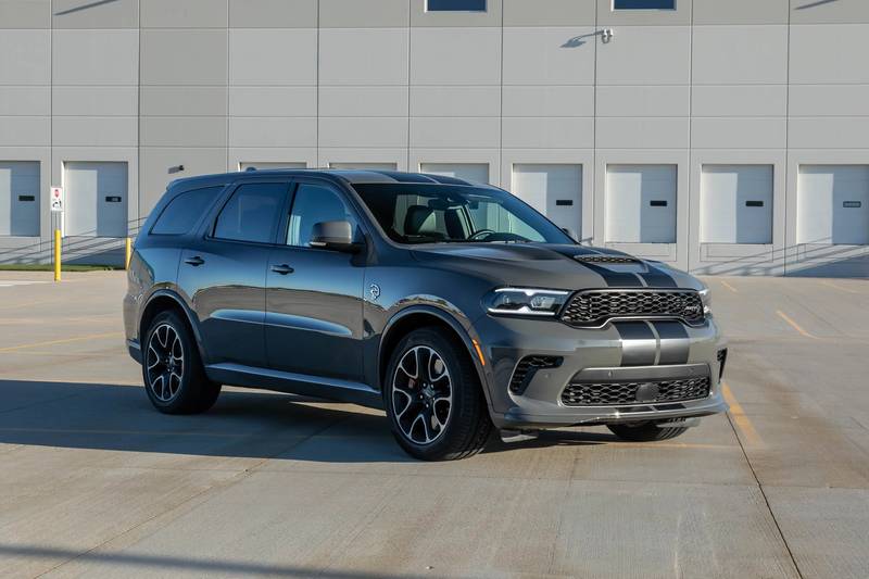 dodge-durango-hellcat-2021-06-angle--exterior--front--gray.jpg