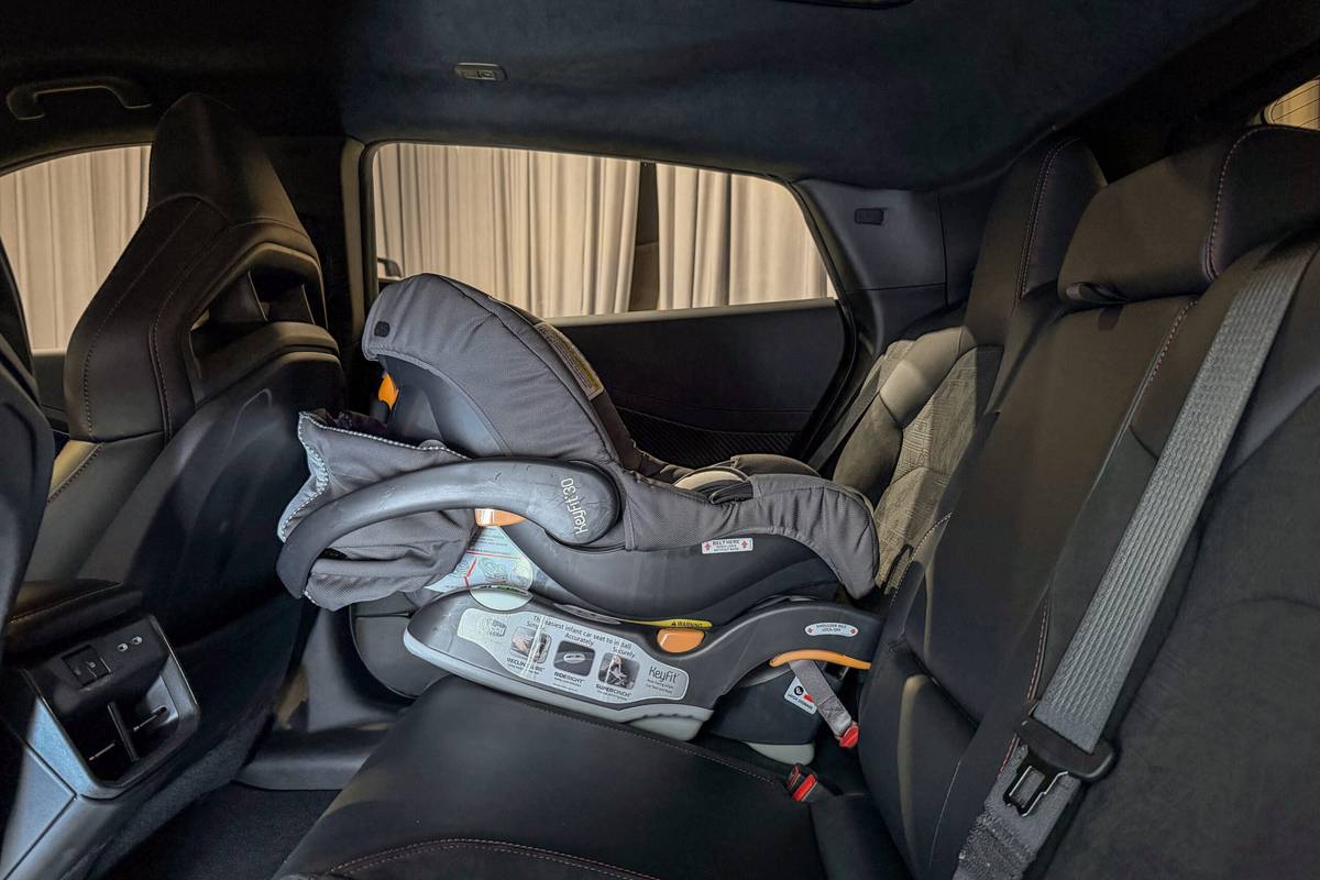 dodge wagoneer s 2026 01 interior car seat scaled jpg