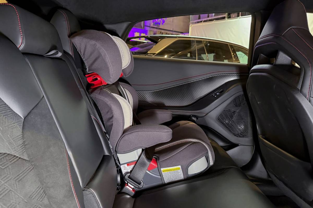 dodge wagoneer s 2026 02 interior car seat scaled jpg