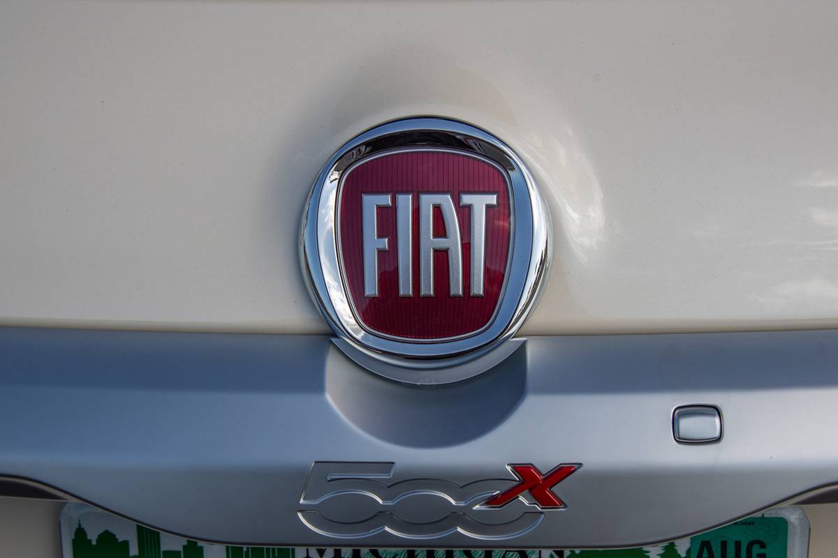 fiat 500x 2020 10 badge  exterior  rear  white jpg