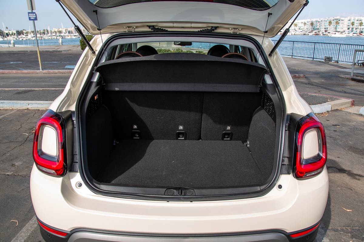 fiat 500x 2020 24 interior  trunk jpg