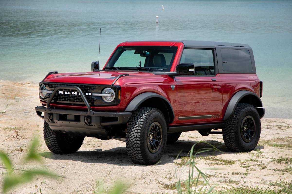 ford bronco 2021 14 angle  exterior  front  red jpg