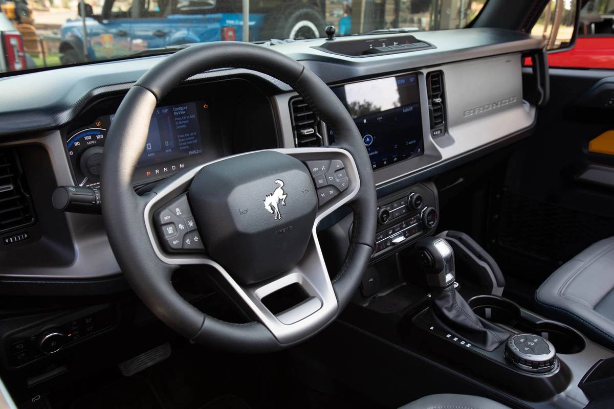 ford bronco 2021 69 front row  interior  steering wheel jpg