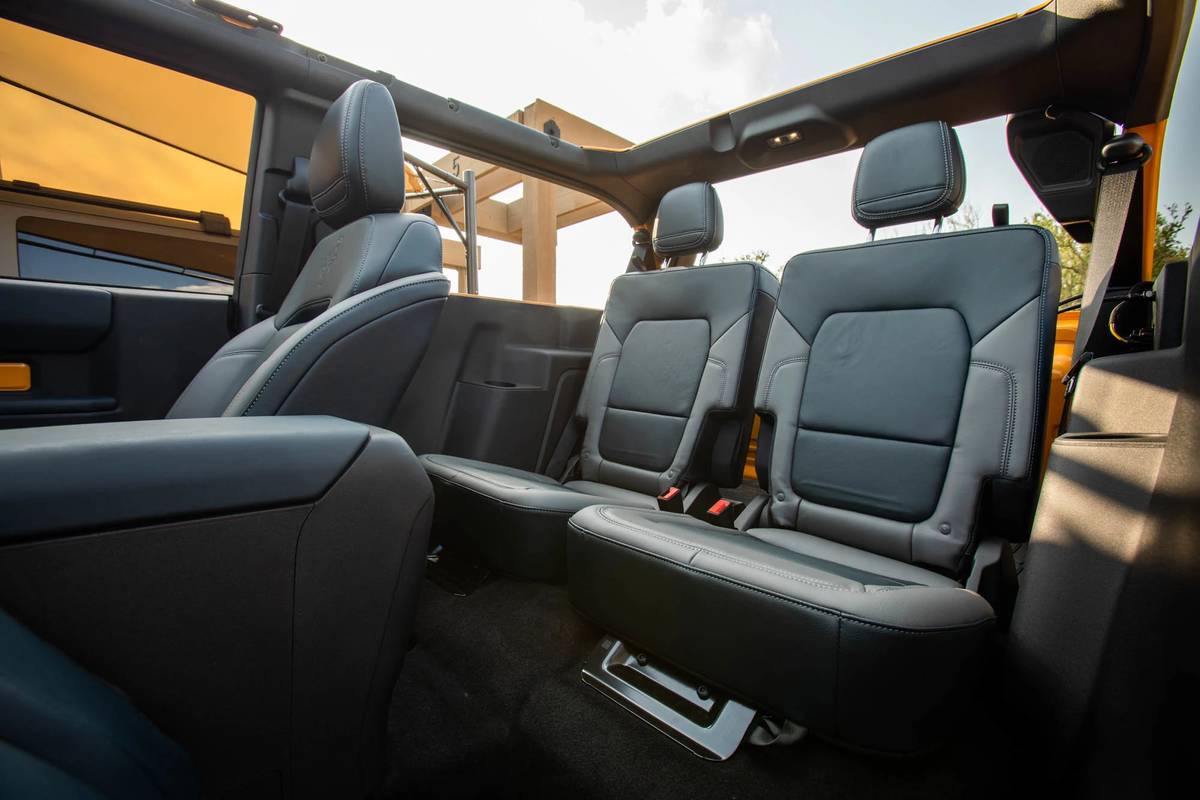ford bronco 2021 88 backseat  interior jpg