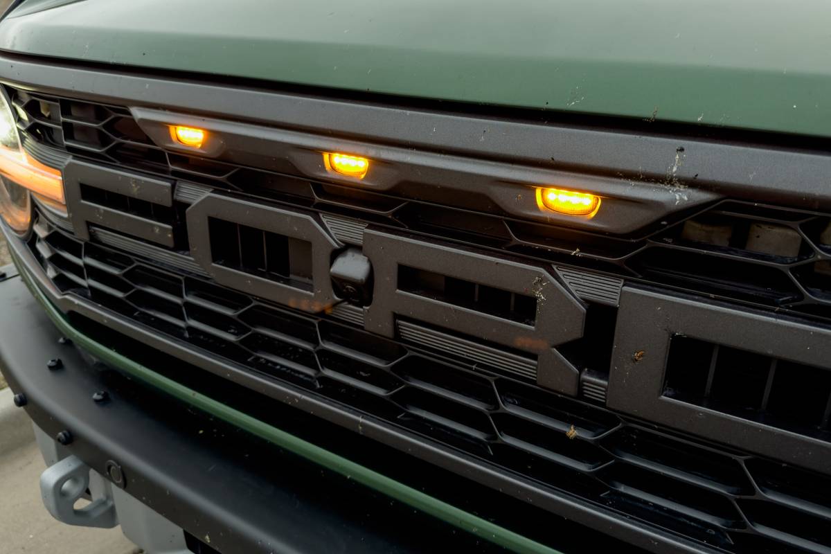 ford bronco raptor 2023 04 exterior grille green scaled jpg