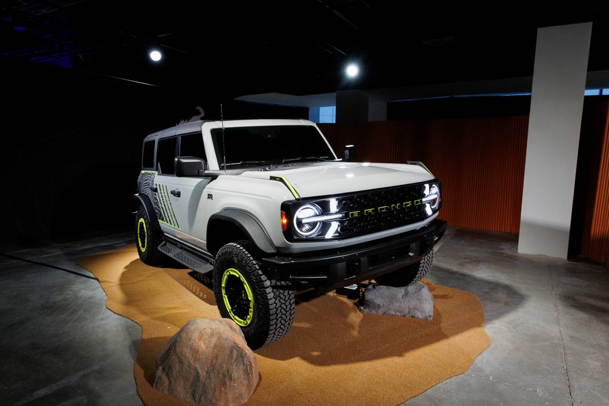 ford bronco rtr 2027 02 exterior front angle scaled jpg