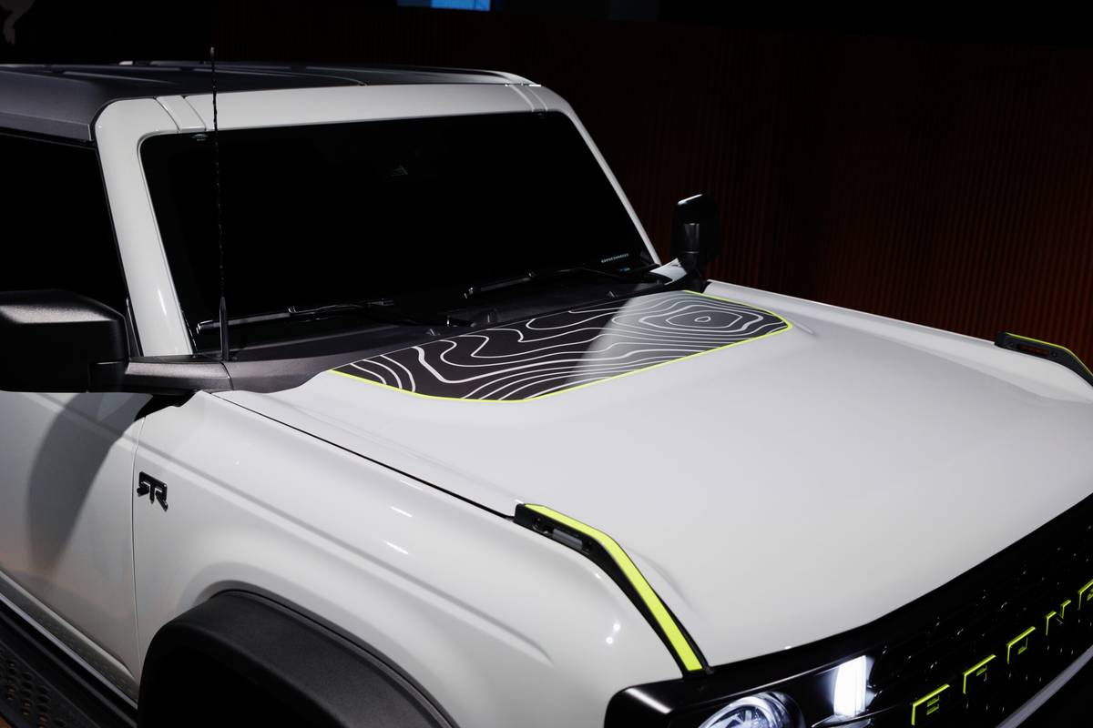 ford bronco rtr 2027 04 exterior front angle scaled jpg