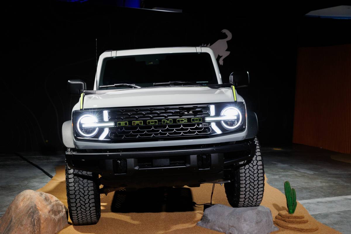 ford bronco rtr 2027 05 exterior front scaled jpg