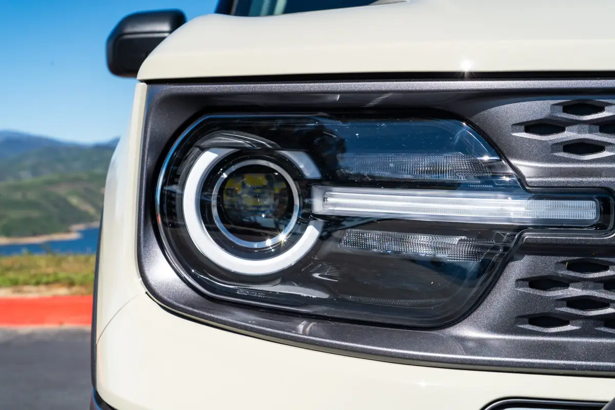 ford bronco sport big bend 4x4 2025 03 exterior headlight 1 1 scaled jpg