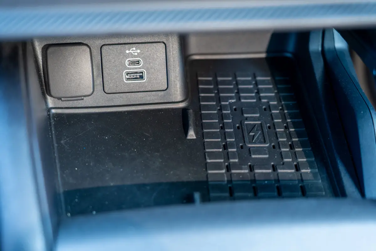 ford bronco sport big bend 4x4 2025 32 interior charge pad scaled jpg