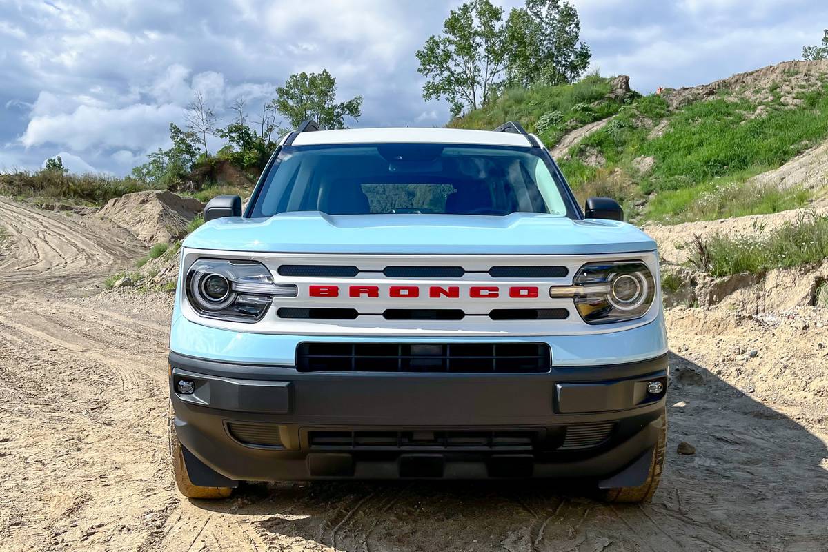 ford-bronco-sport-heritage-edition-2023-45-exterior-front