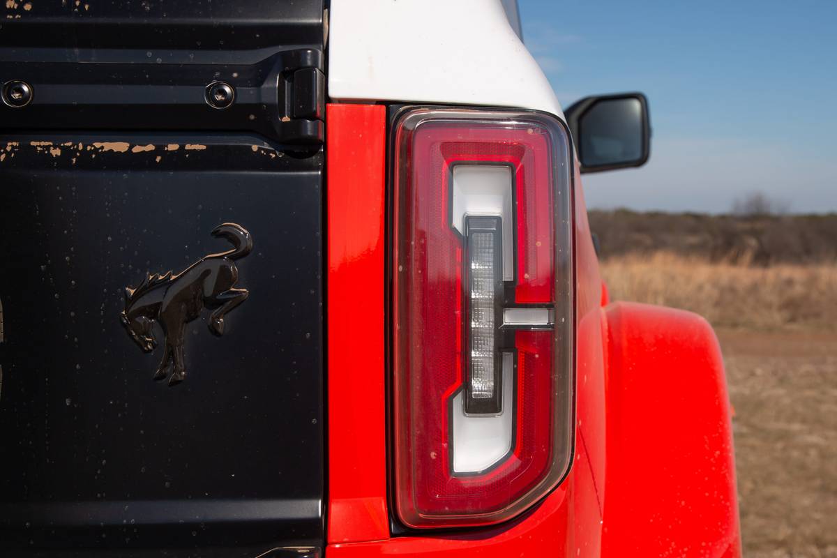 ford bronco stroppe edition 2025 22 exterior taillight scaled jpg