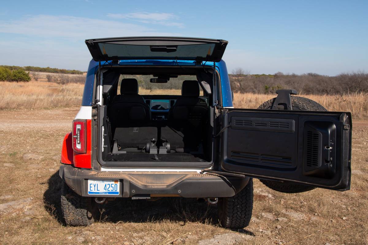 ford bronco stroppe edition 2025 24 exterior cargo scaled jpg