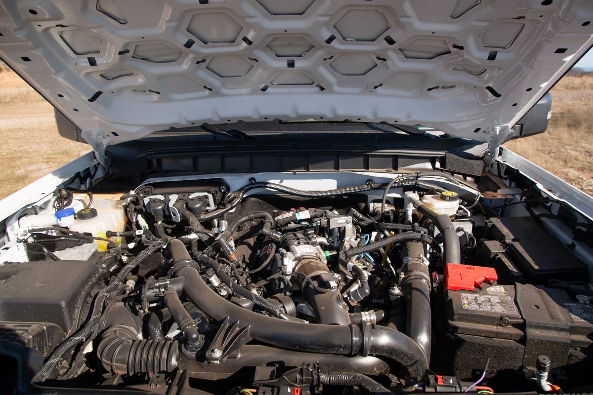 ford bronco stroppe edition 2025 27 interior engine scaled jpg