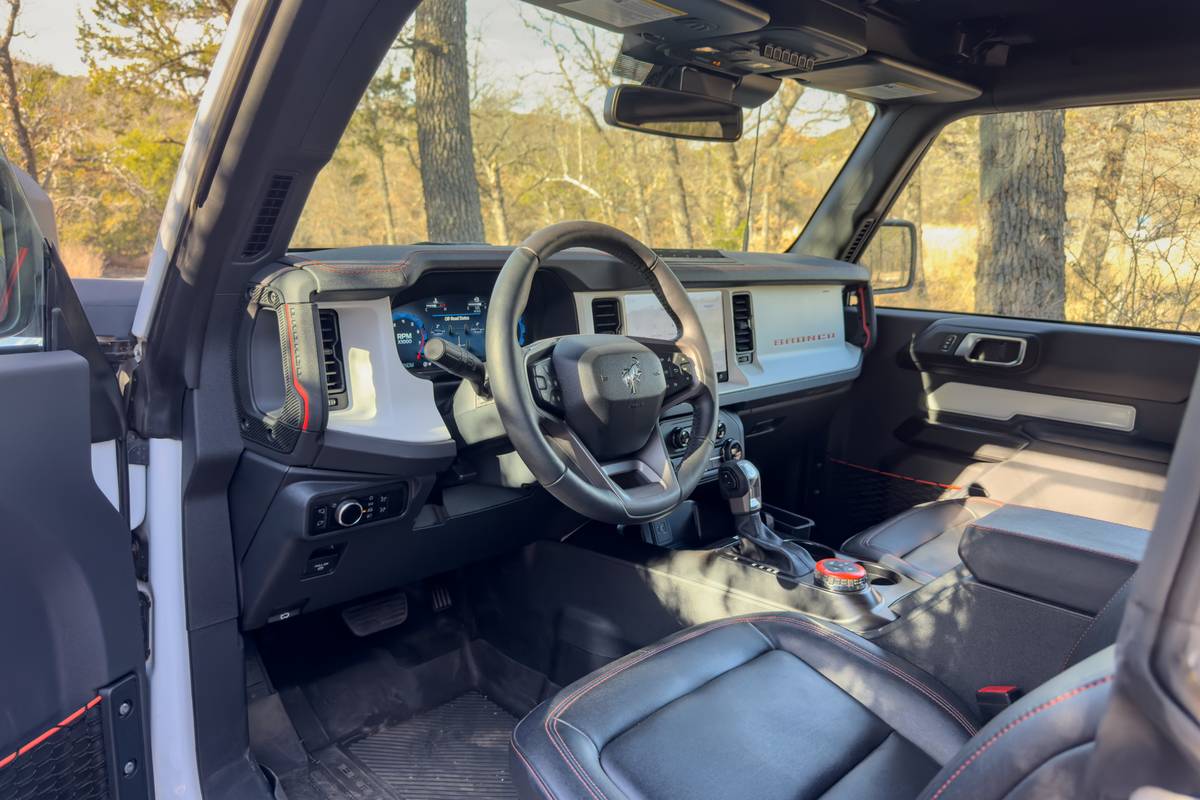 ford bronco stroppe edition 2025 30 interior front row jpg