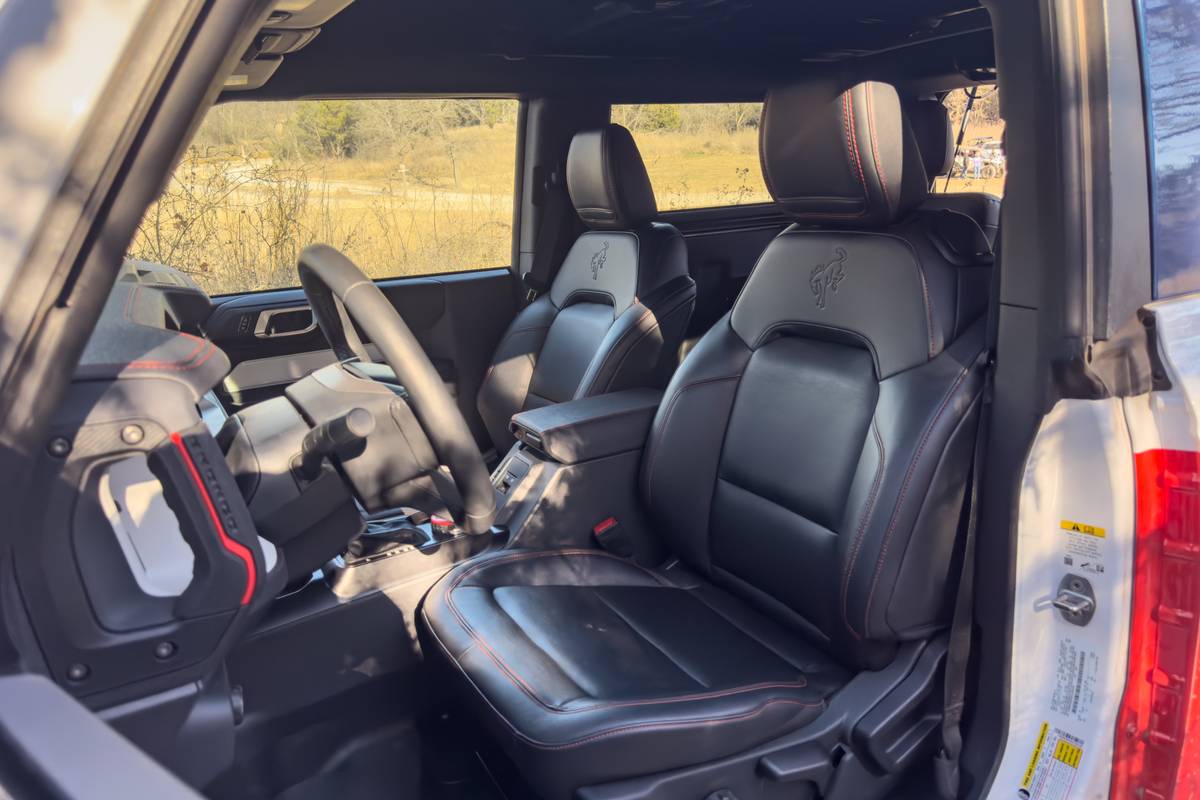 ford bronco stroppe edition 2025 31 interior front row seat jpg