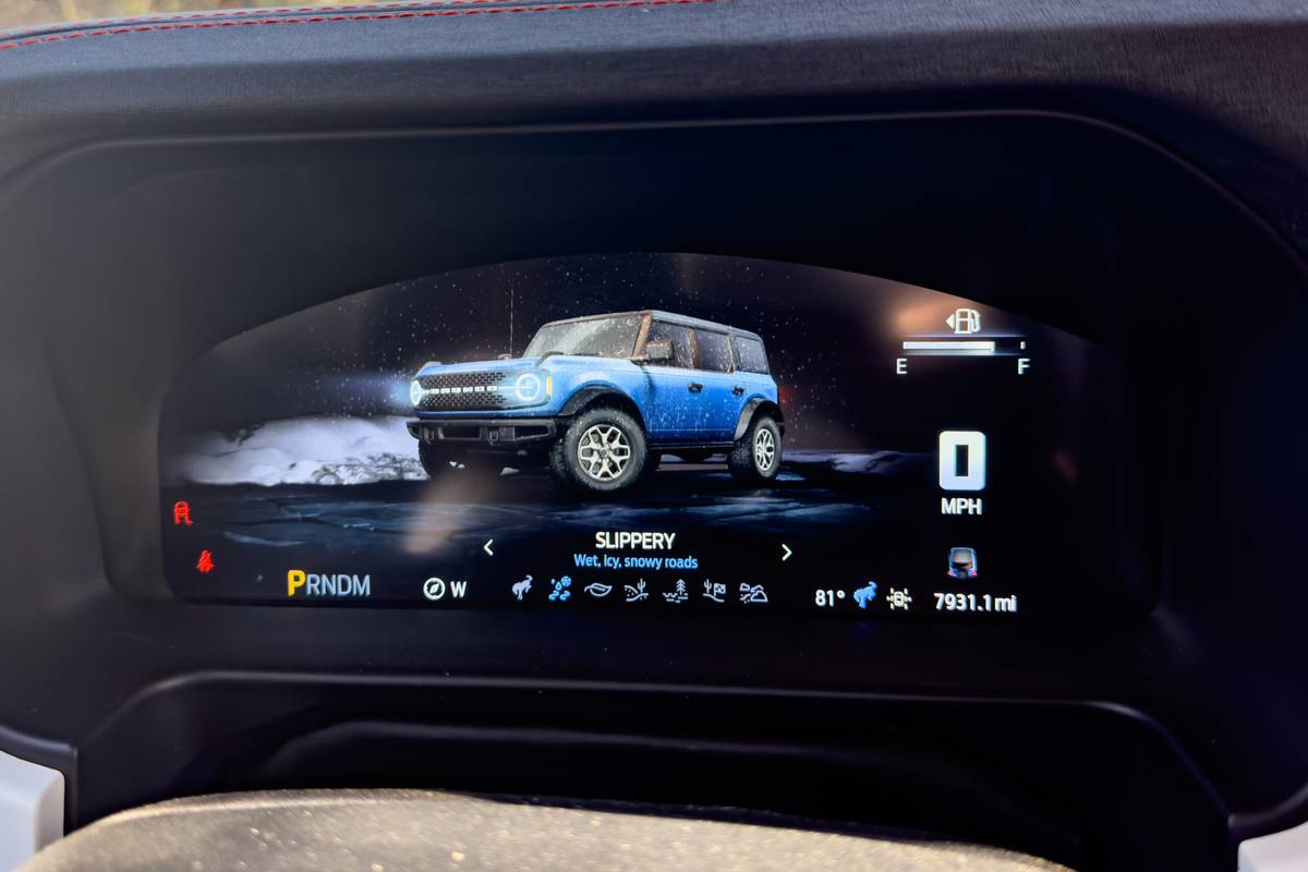 ford bronco stroppe edition 2025 34 interior instrument panel scaled jpg