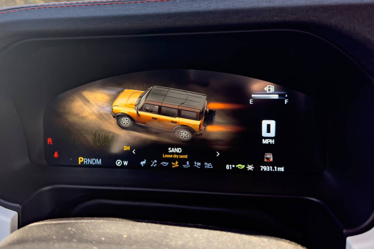 ford bronco stroppe edition 2025 36 interior instrument panel scaled jpg