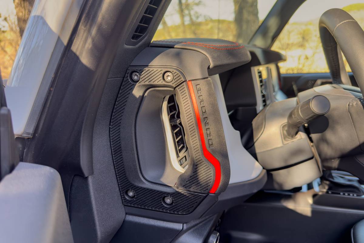 ford bronco stroppe edition 2025 49 interior dashboard badge jpg