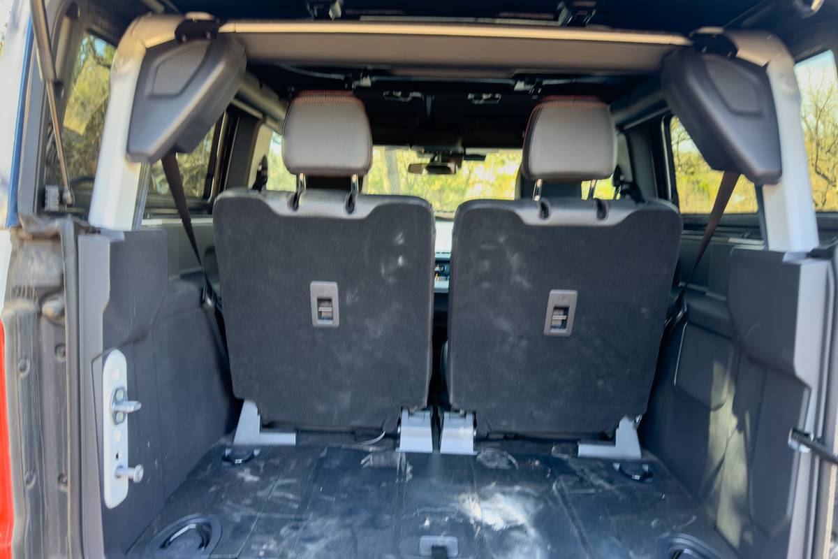 ford bronco stroppe edition 2025 53 interior backseat jpg