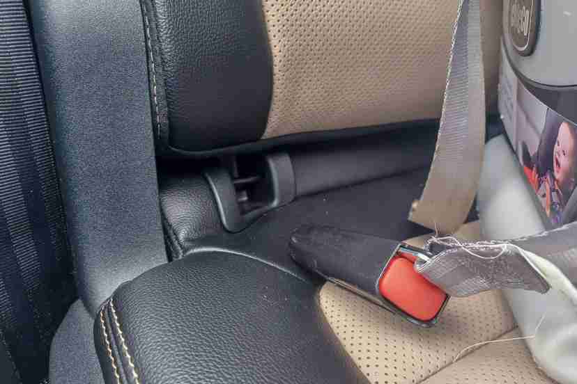 ford-escape-phev-2021-01-interior-backseat-car-seat