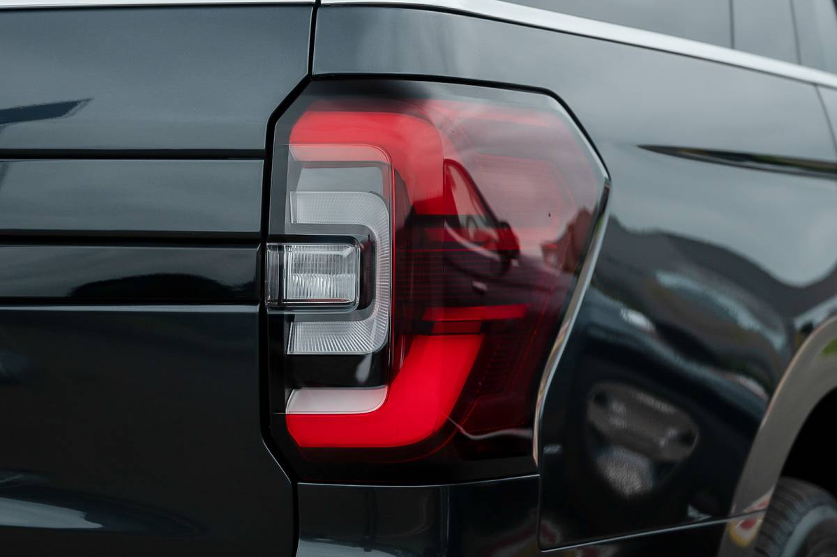 Up Close With the 2022 Ford Expedition | Cars.com