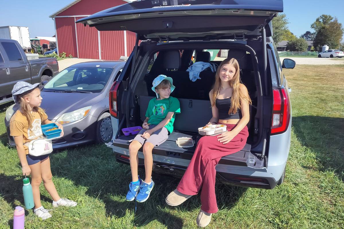 ford expedition 2025 01 exterior tailgate scaled jpg