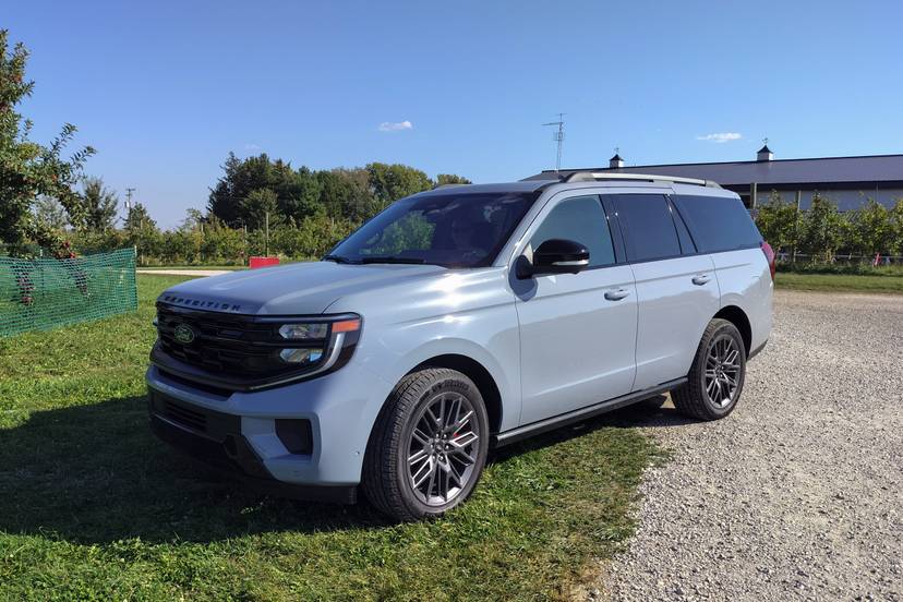ford-expedition-2025-03-exterior-front-angle