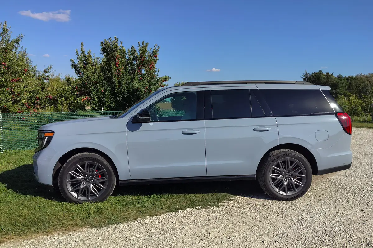 ford expedition 2025 04 exterior profile scaled jpg