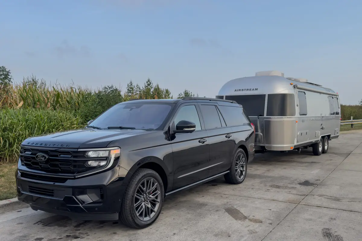 ford expedition max platinum 2025 02 exterior towing front angle scaled jpg