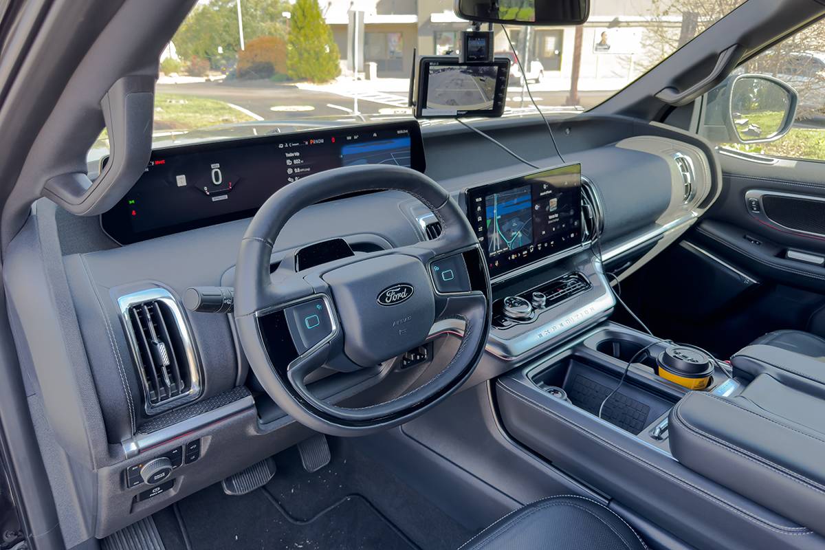ford expedition max platinum 2025 06 interior front row 1 jpg