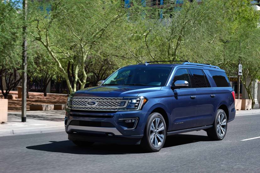 ford-expedition-platinum-2020-02-angle-blue-exterior-front