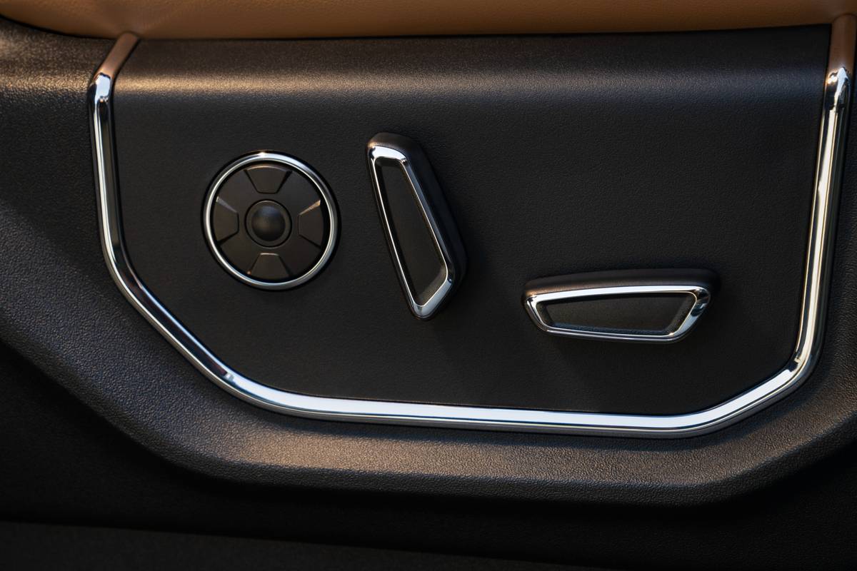 ford expedition platinum 2022 14 controls doors interior suv jpg
