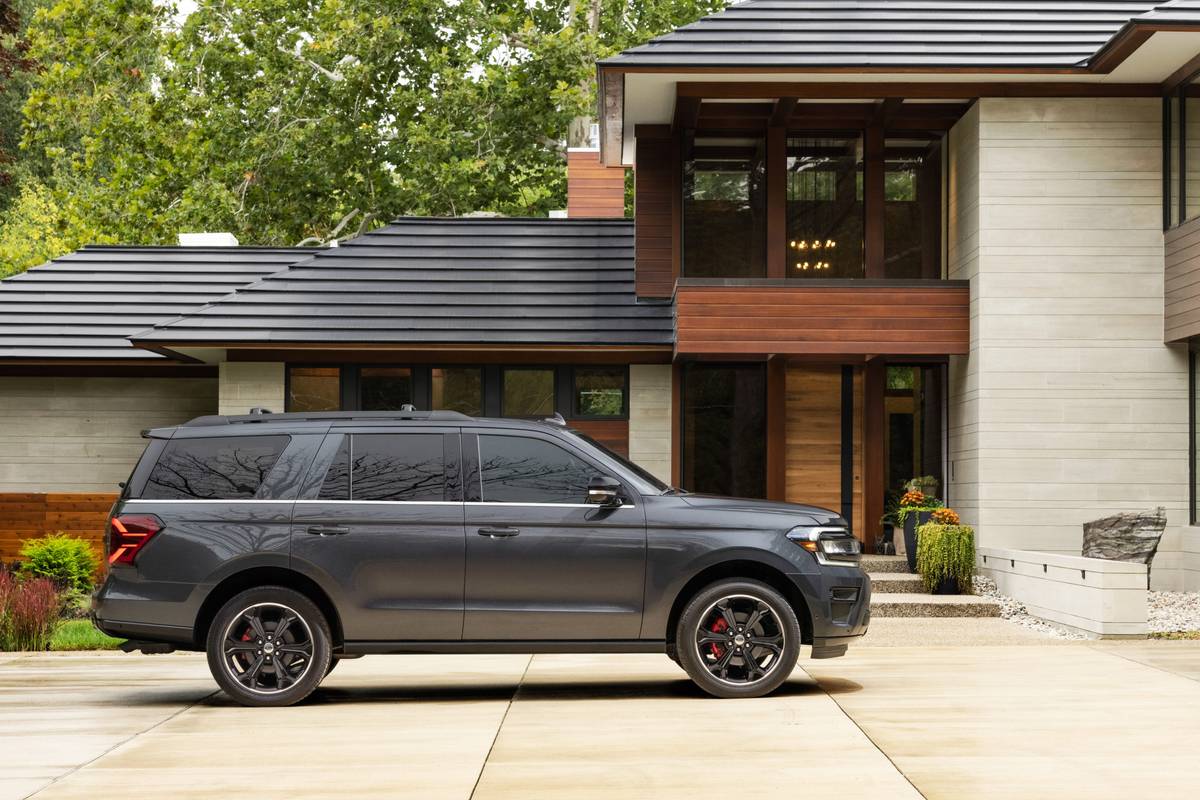 ford expedition stealth edition performance 2022 09 exterior grey profile suv scaled jpg