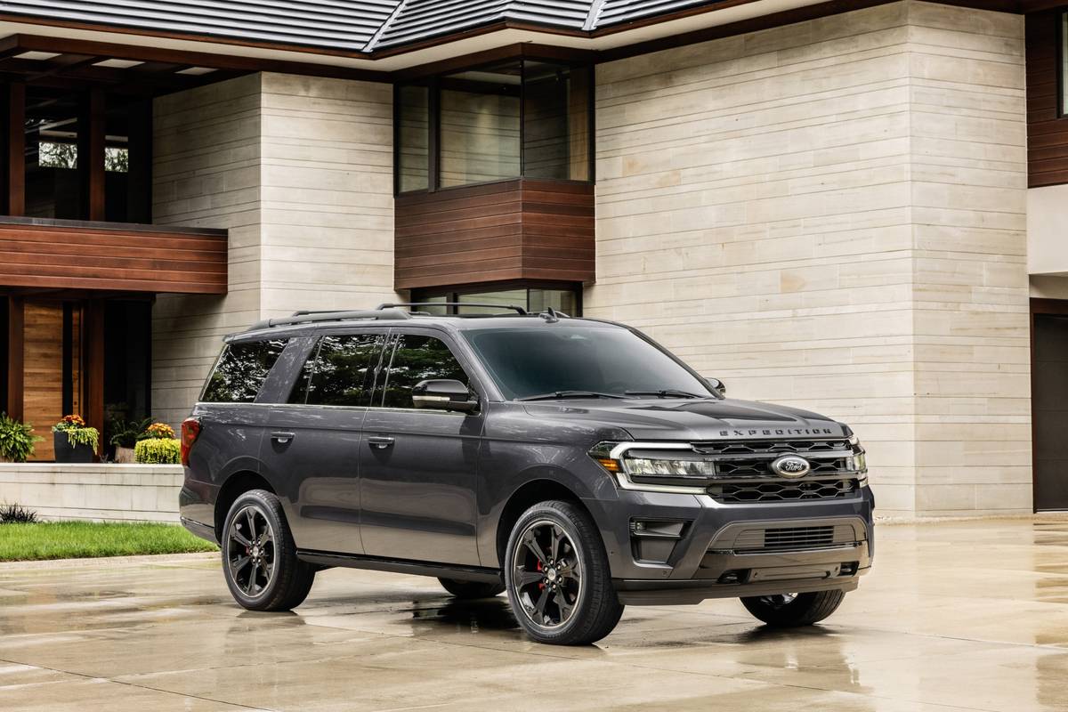 ford expedition stealth edition performance 2022 18 angle exterior front grey suv scaled jpg