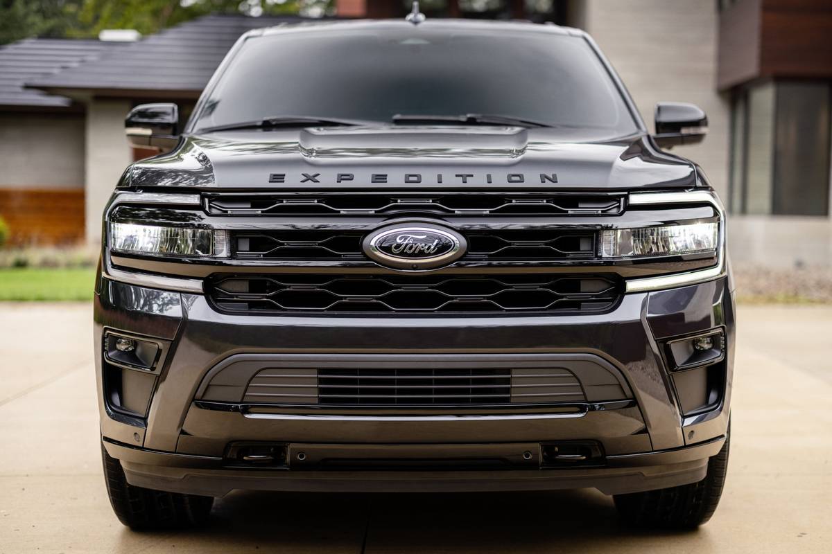 ford expedition stealth edition performance 2022 19 exterior front grey grille suv scaled jpg