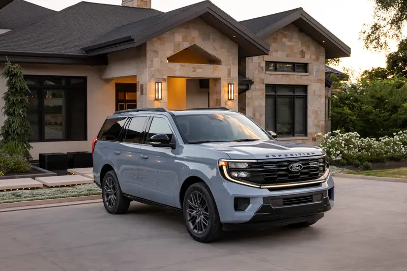 ford-expedition-stealth-performance-2025-18-exterior-front-angle-oem