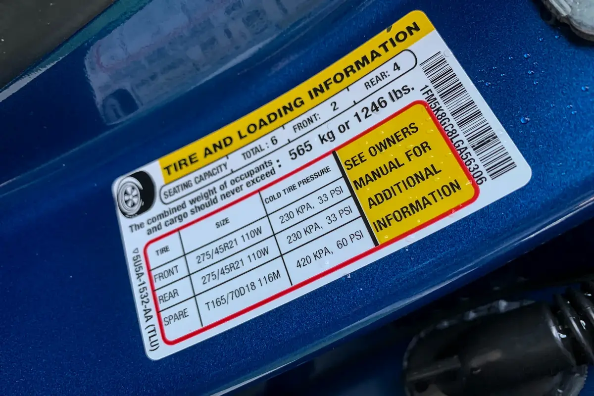 ford explorer 2020 04 blue  detail  exterior  towing information jpg