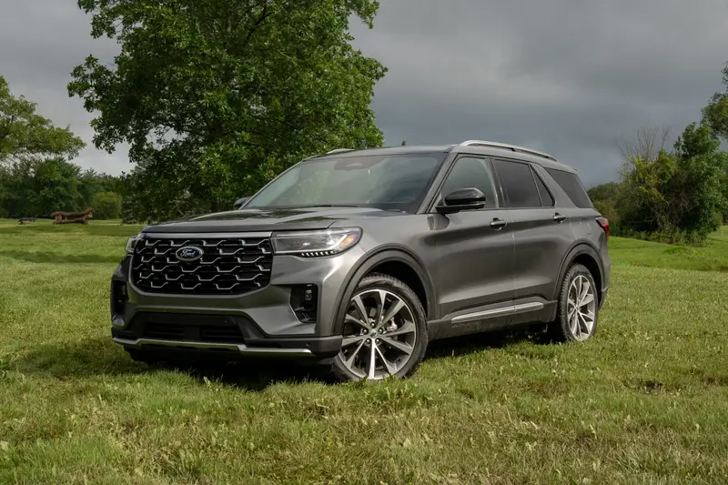 ford-explorer-2025-01-exterior-front-angle