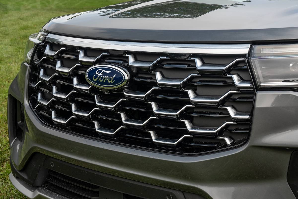 ford explorer 2025 03 exterior grille scaled jpg