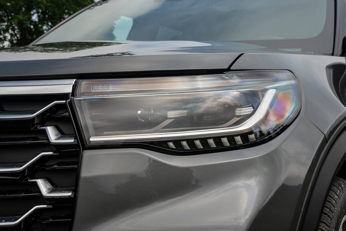 ford explorer 2025 04 exterior headlight scaled jpg