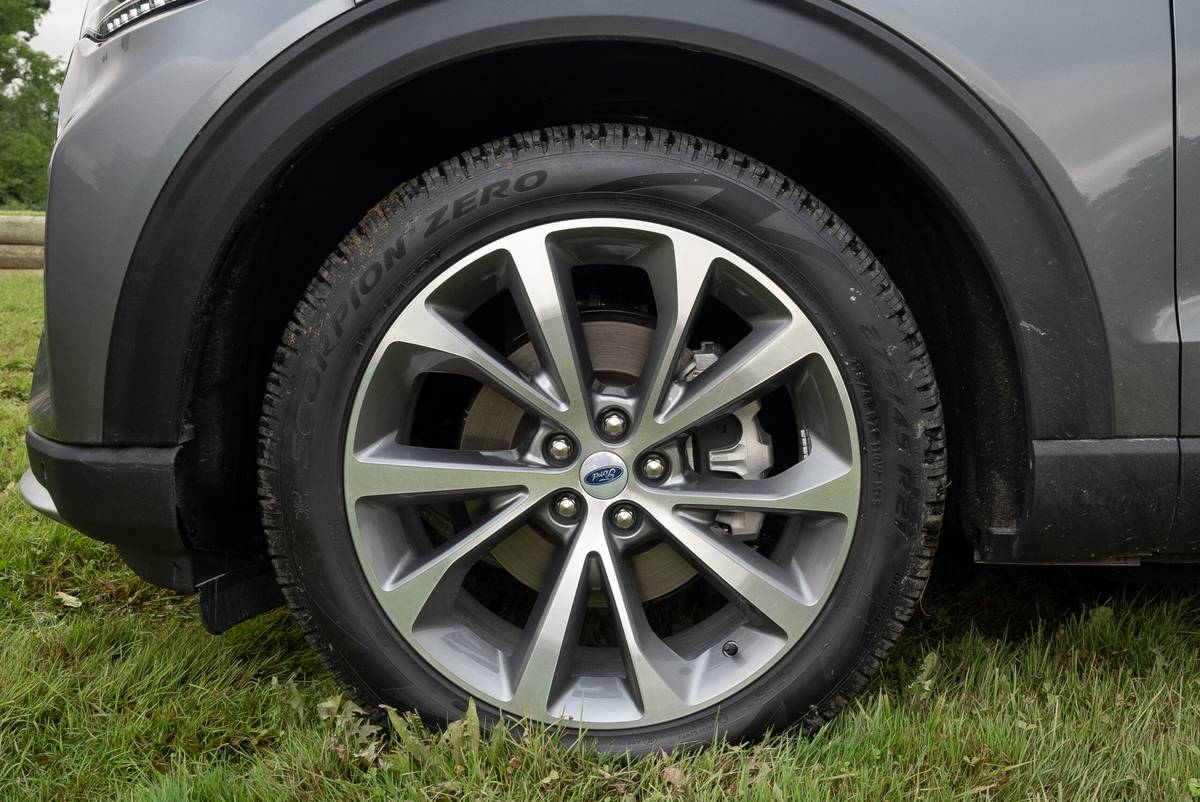 ford explorer 2025 13 exterior wheel scaled jpg