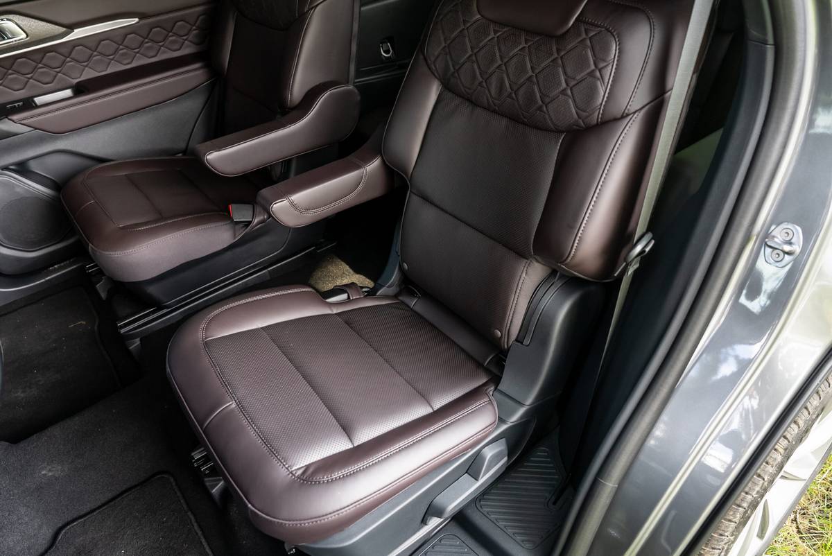 ford explorer 2025 47 interior second row scaled jpg