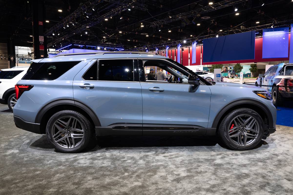 Auto Show Faceoff 2024 Chevrolet Traverse Vs. 2025 Ford Explorer