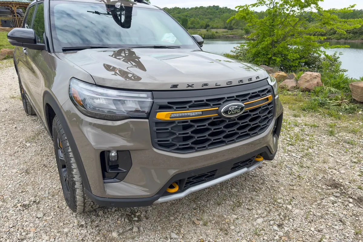 ford explorer tremor 2026 02 front grille 1 jpg