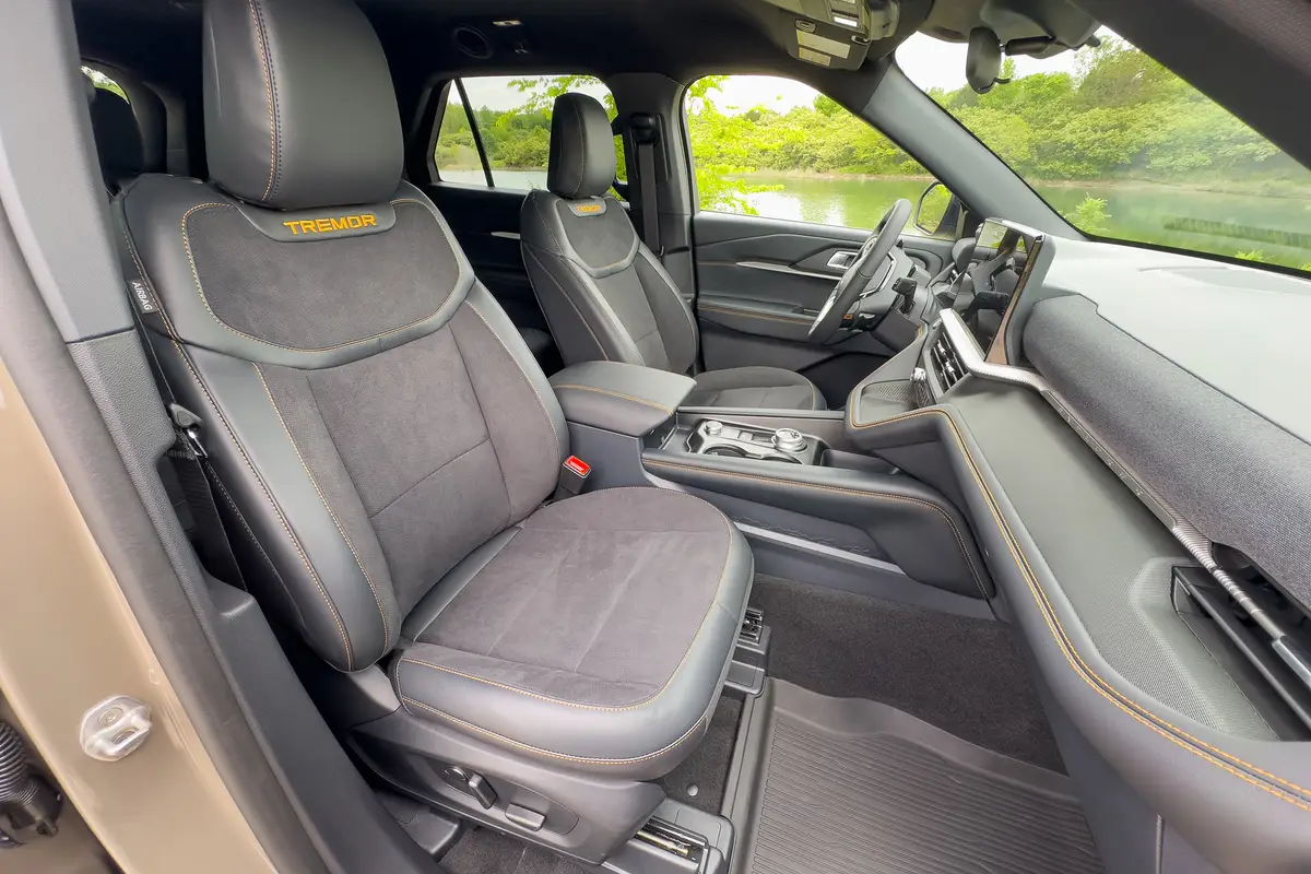 ford explorer tremor 2026 08 interior front seats 1 jpg