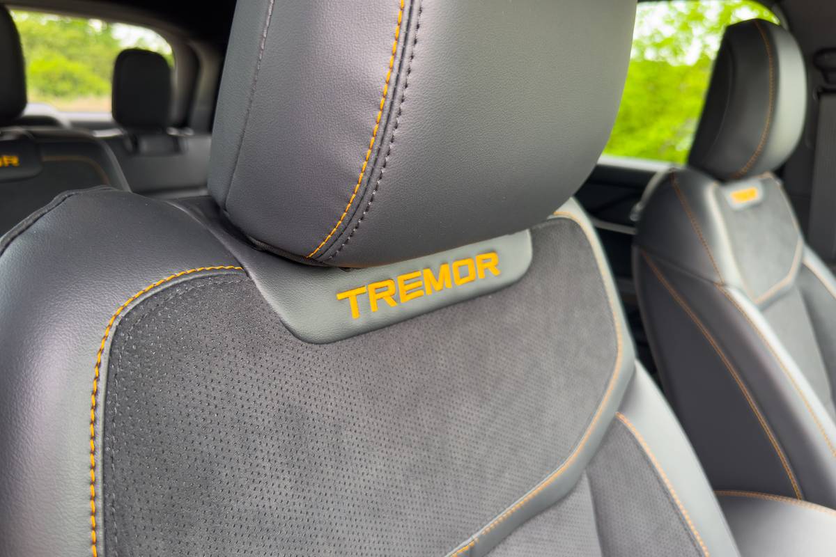 ford explorer tremor 2026 09 interior front seats 1 jpg