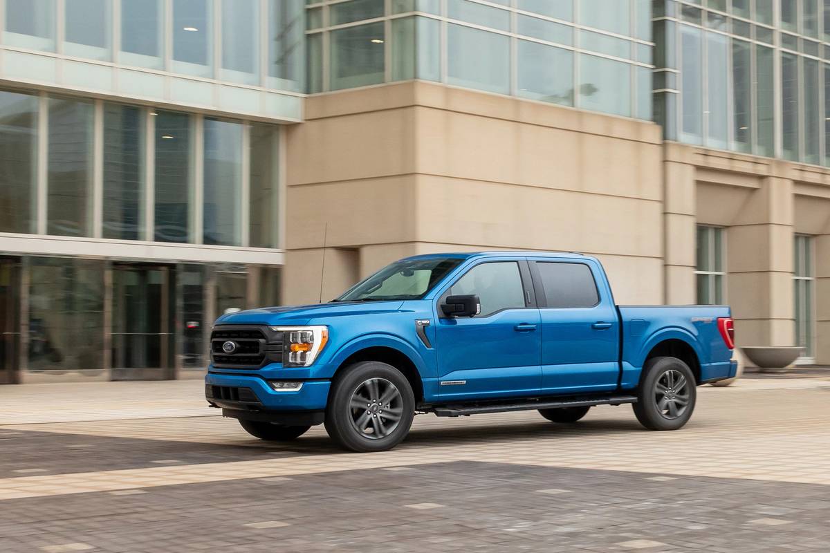 ford-f-150-2021-01-angle-blue-exterior-dynamic-front.jpg