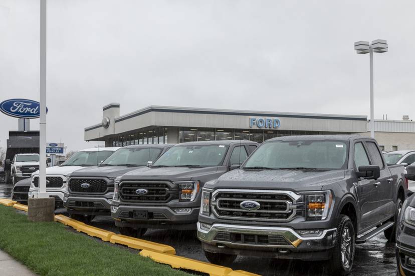 ford-f-150-2021-dealership